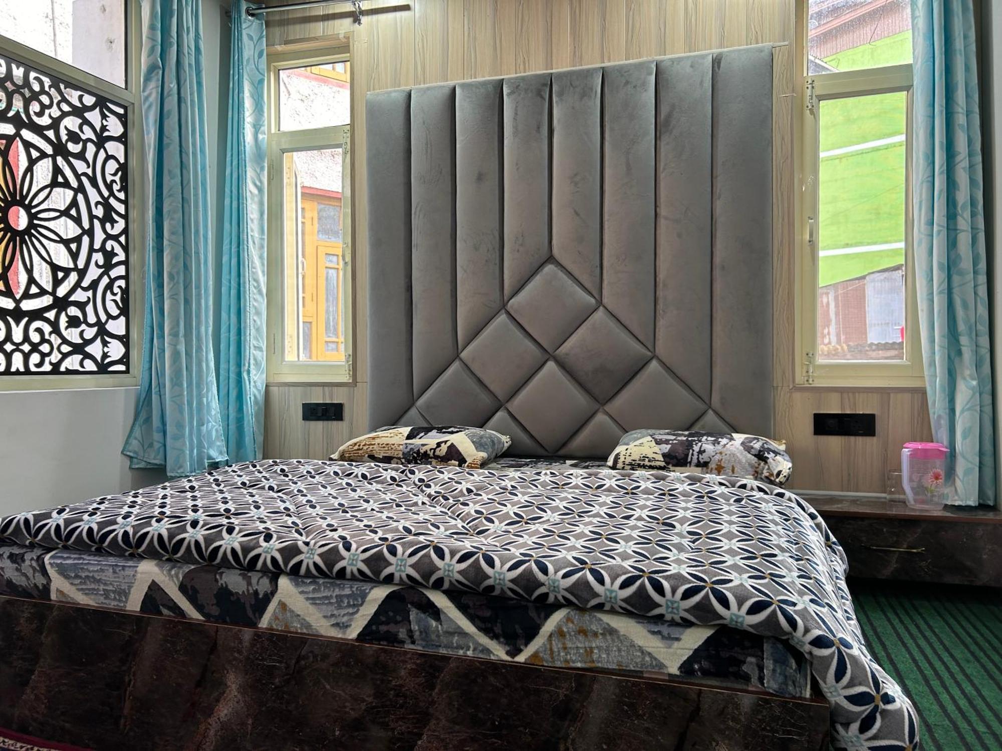 Hotel Resonance Exotic ศรีนาการ์ ภายนอก รูปภาพ